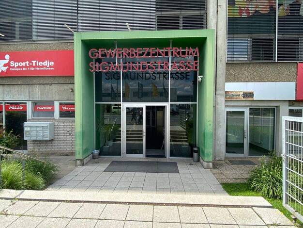 Lagerhalle zur Miete 2.825 m² Lagerfläche teilbar ab 765 m² Höfen Nürnberg 90431