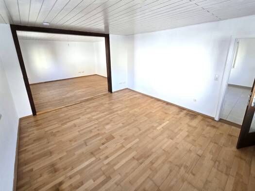 Einfamilienhaus zur Miete 1.200 € 6 Zimmer 184 m² 350 m² Grundstück frei ab sofort Alteglofsheim 93087