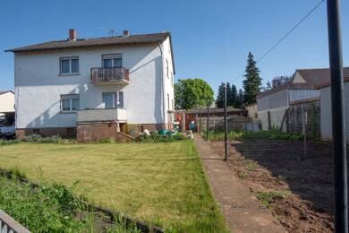 Mehrfamilienhaus zum Kauf provisionsfrei 295.000 € 8 Zimmer 160 m² 821 m² Grundstück Muschenheim Lich 35423
