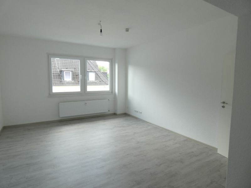 Wohnung zur Miete 380 € 1 Zimmer 37,5 m²<br/>Wohnfläche 3.<br/>Geschoss 01.11.2024<br/>Verfügbarkeit Simsonstr. 57 Holsterhausen Essen 45147