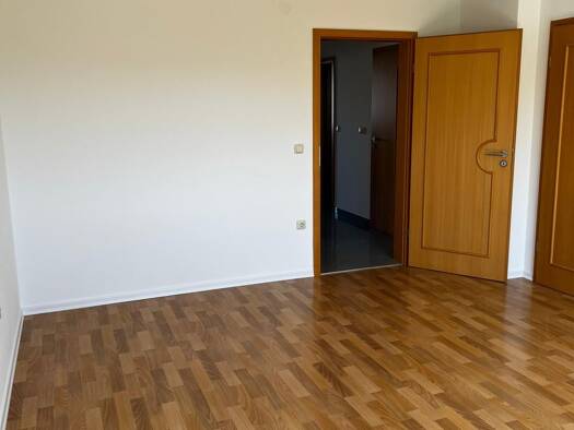 Wohnung zur Miete 800 € 3,5 Zimmer 80 m² Geschoss EG/2 frei ab sofort Holzheim Neumarkt in der Oberpfalz 92318