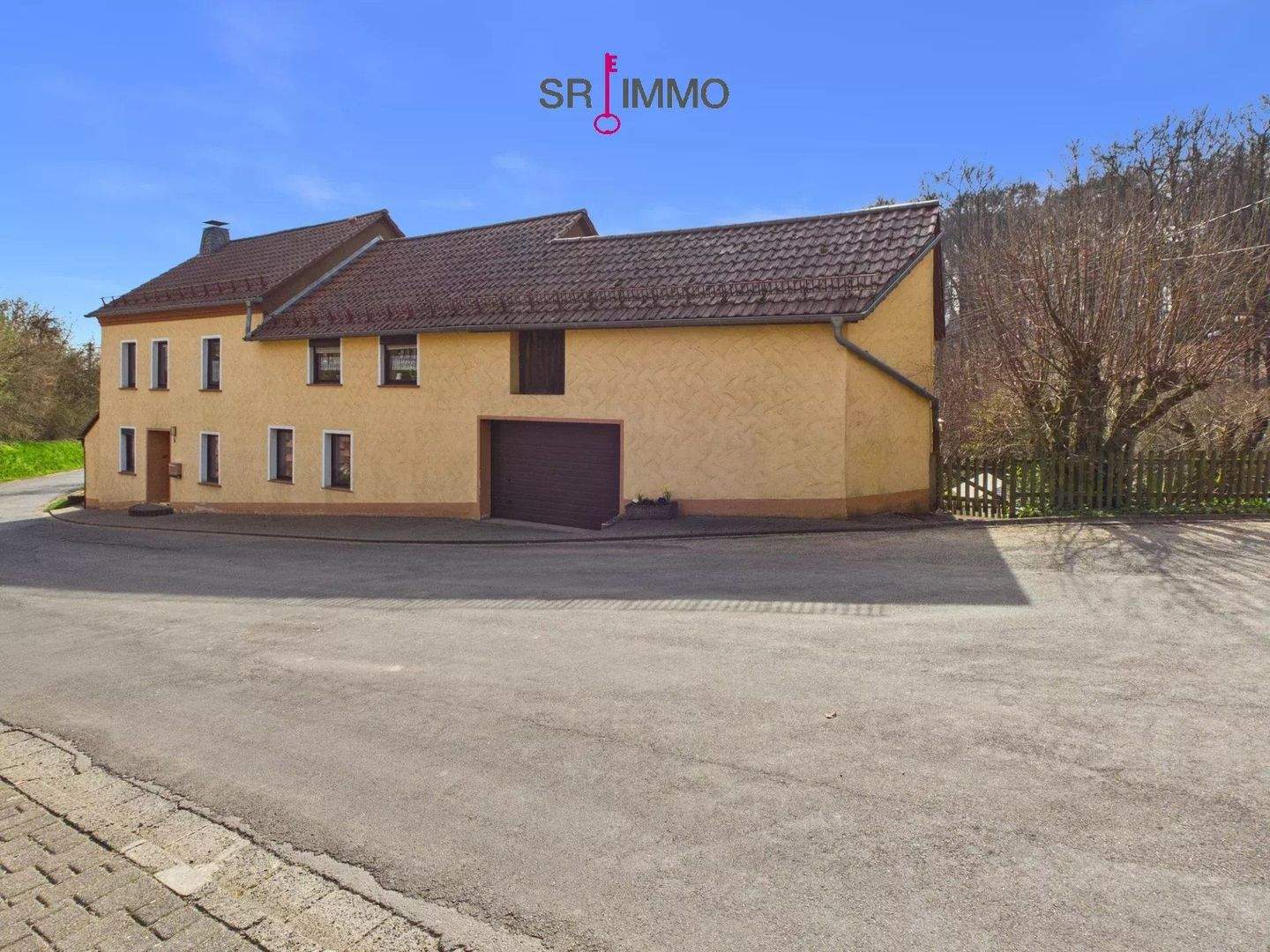 Immobilie in Heilbach - Liebevoll gepflegtes Einfamilienhaus mit idyllischem Garten und romantischem Bachlauf - Bild 1