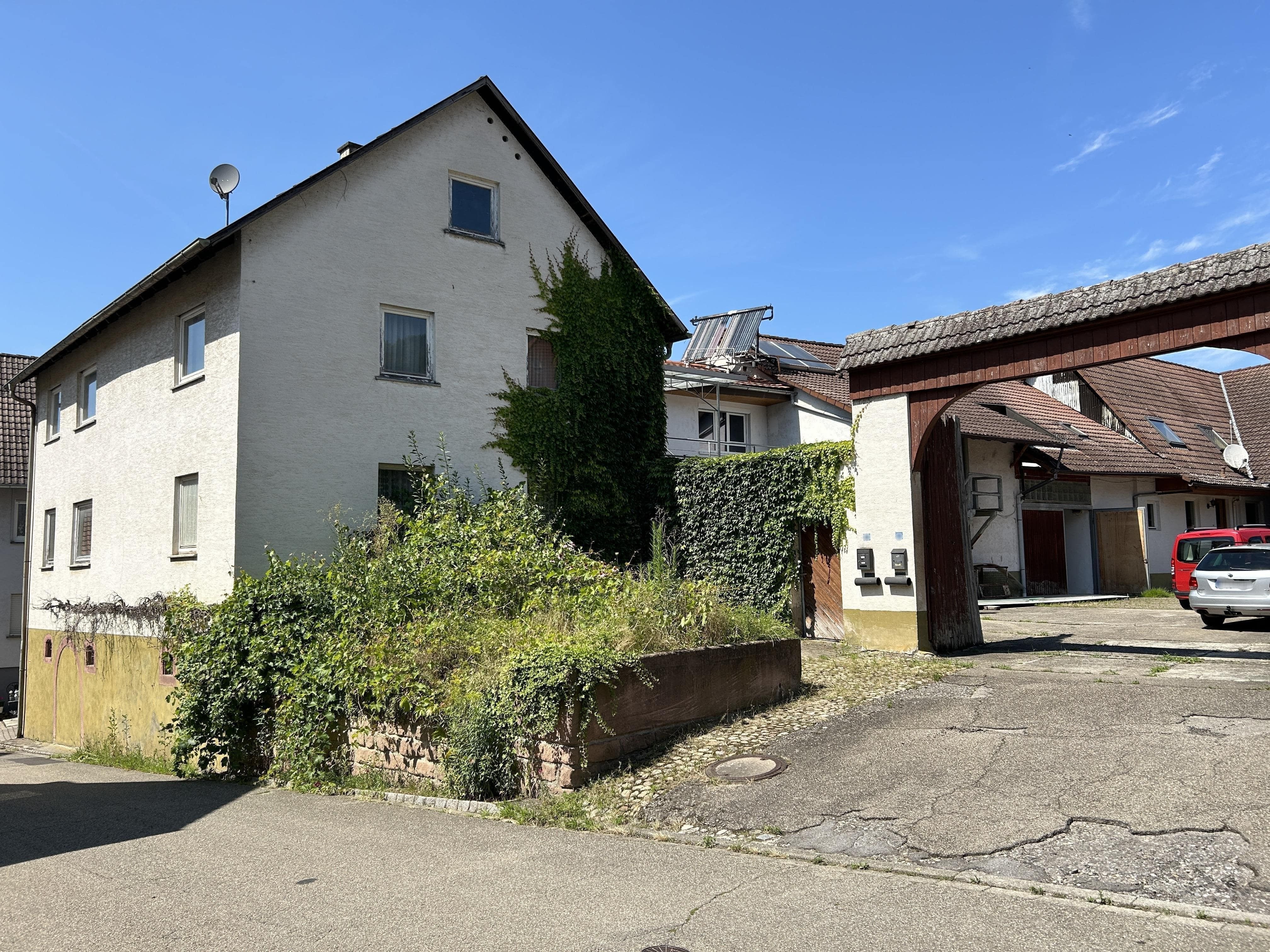 Mehrfamilienhaus zum Kauf provisionsfrei 555.000 € 10 Zimmer 334 m²<br/>Wohnfläche 1.216 m²<br/>Grundstück Amoltern Endingen 79346