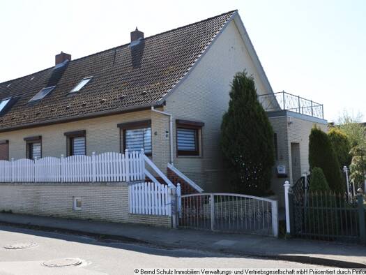 Doppelhaushälfte zum Kauf 419.000 € 6 Zimmer 140 m² 800 m² Grundstück Mittelstraße 12 Schenefeld 22869