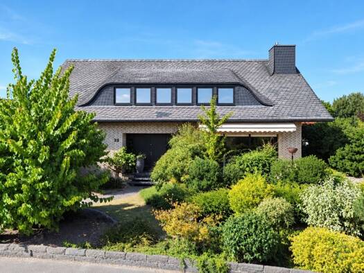 Einfamilienhaus zum Kauf provisionsfrei 355.000 € 6 Zimmer 225 m² 828 m² Grundstück Oberntudorf Salzkotten 33154