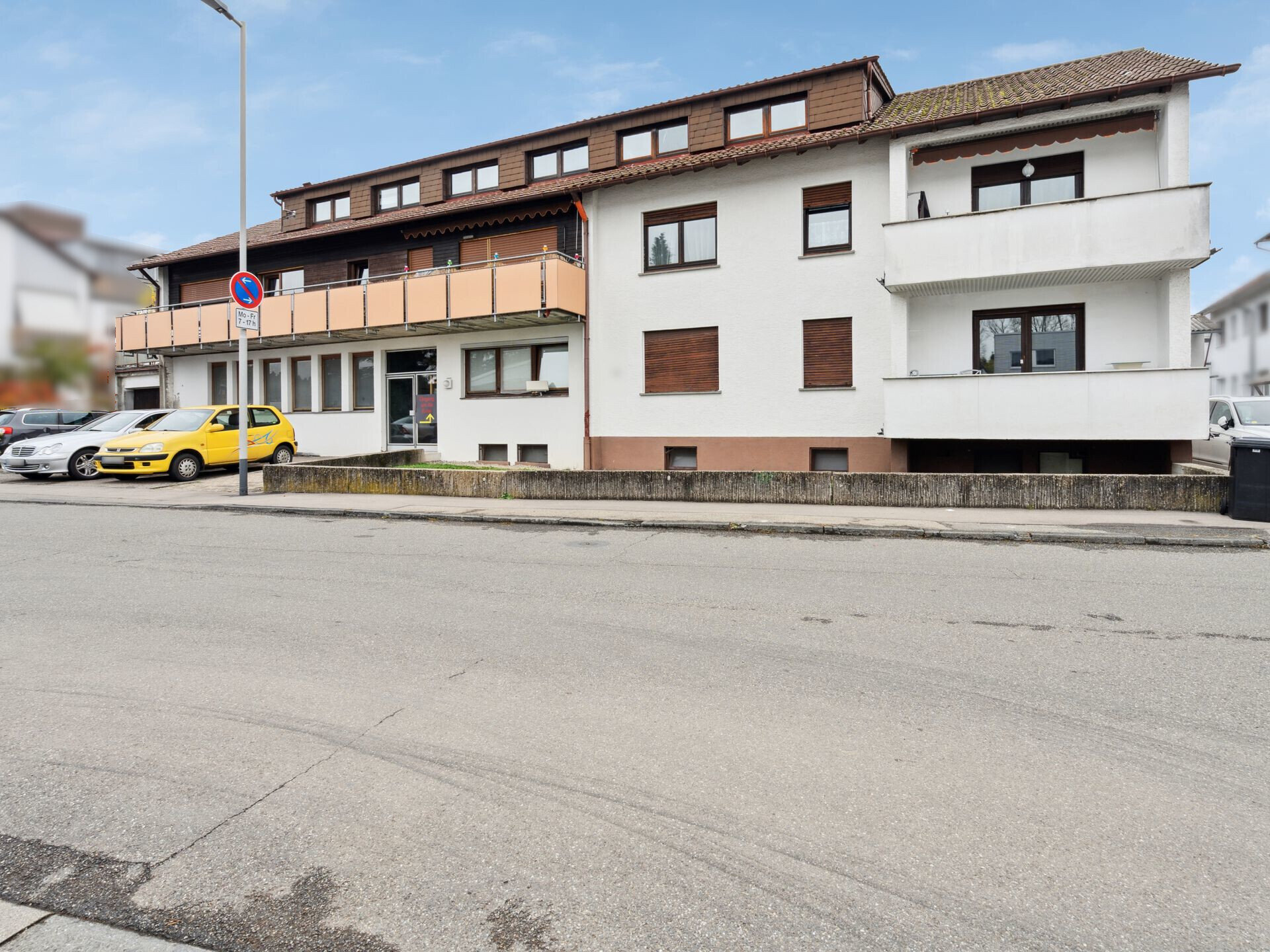 Wohn- und Geschäftshaus zum Kauf als Kapitalanlage geeignet 860.000 € 12 Zimmer 1.000 m²<br/>Fläche 1.100 m²<br/>Grundstück Saurer Wasen - Dickenhardt Villingen-Schwenningen 78054