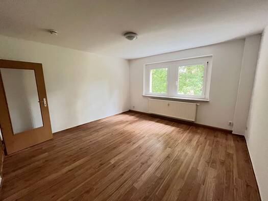 Wohnung zur Miete 310 € 2 Zimmer 55 m² 3 Geschosse frei ab sofort Werdauer Straße 87 Marienthal Zwickau 08060