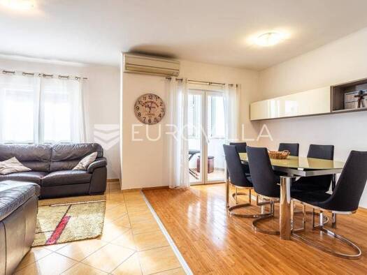 Wohnung zur Miete 850 € 3 Zimmer 83 m² Kastel Luksic Kastela