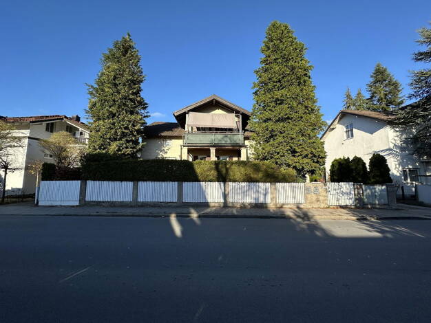 Mehrfamilienhaus zum Kauf provisionsfrei 1.375.000 € 12 Zimmer 200 m² 731 m² Grundstück Planegg 82152