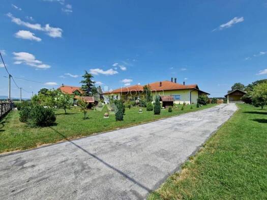 Haus zum Kauf 650.000 € 7 Zimmer 589 m² Bratina, Pisarovina Pisarovina