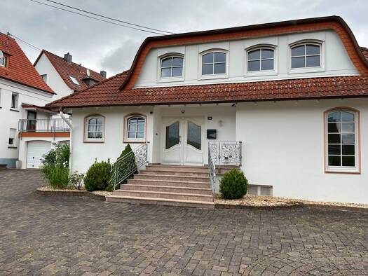 Einfamilienhaus zur Miete 1.900 € 4 Zimmer 228 m² 600 m² Grundstück frei ab 01.11.2026 Neustadt Neustadt (Wied) 53577