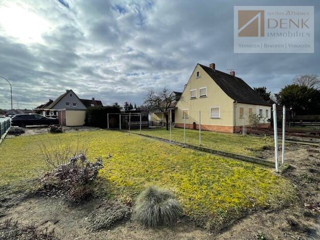 Doppelhaushälfte zum Kauf 220.000 € 5 Zimmer 96 m² 616 m² Grundstück frei ab sofort Kitzingen Kitzingen 97318