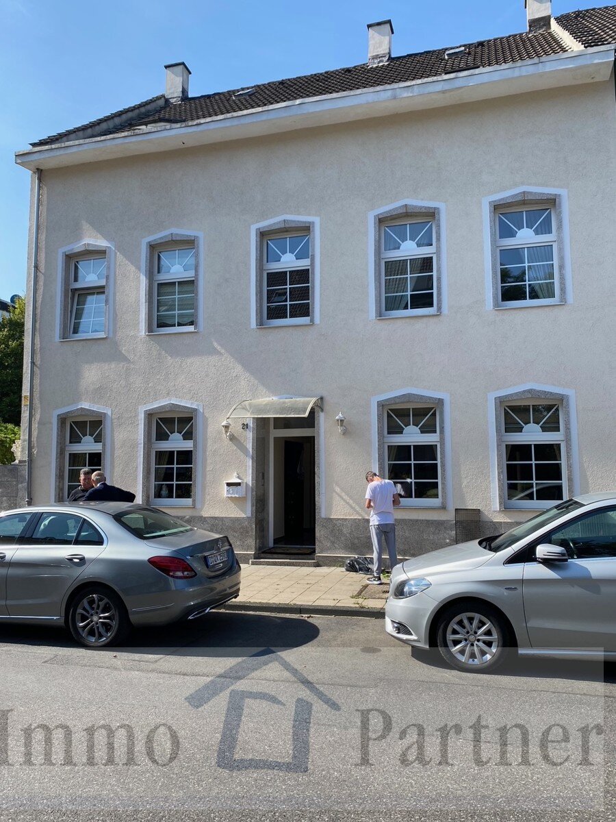 Haus zum Kauf 890.000 € 9 Zimmer 270 m²<br/>Wohnfläche 752 m²<br/>Grundstück Hassels Düsseldorf / Hassels 40599