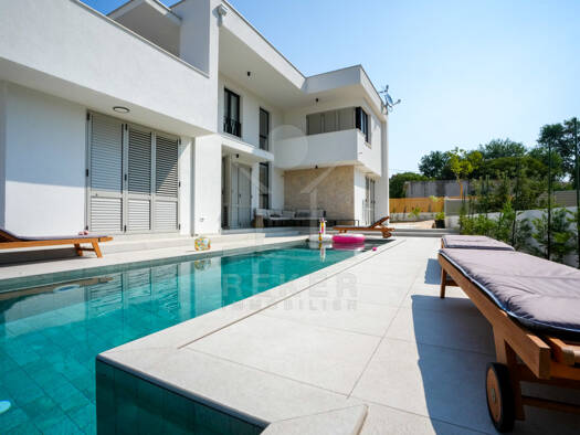 Villa zum Kauf - Erstbezug 5 Zimmer 162 m² 1.000 m² Grundstück Bilice 22000
