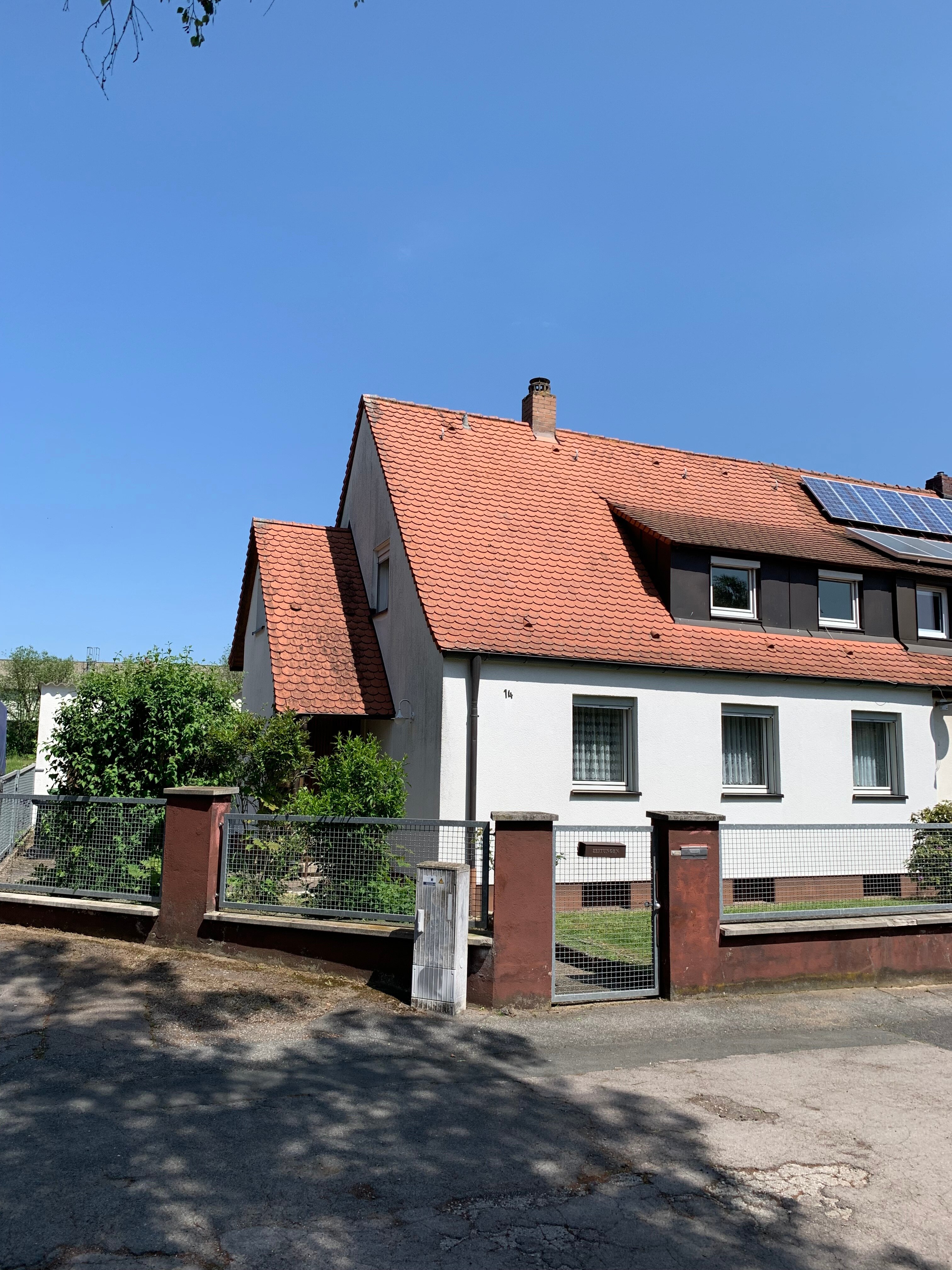 Doppelhaushälfte zum Kauf provisionsfrei 349.000 € 6 Zimmer 101 m²<br/>Wohnfläche 476 m²<br/>Grundstück ab sofort<br/>Verfügbarkeit West Schwabach 91126