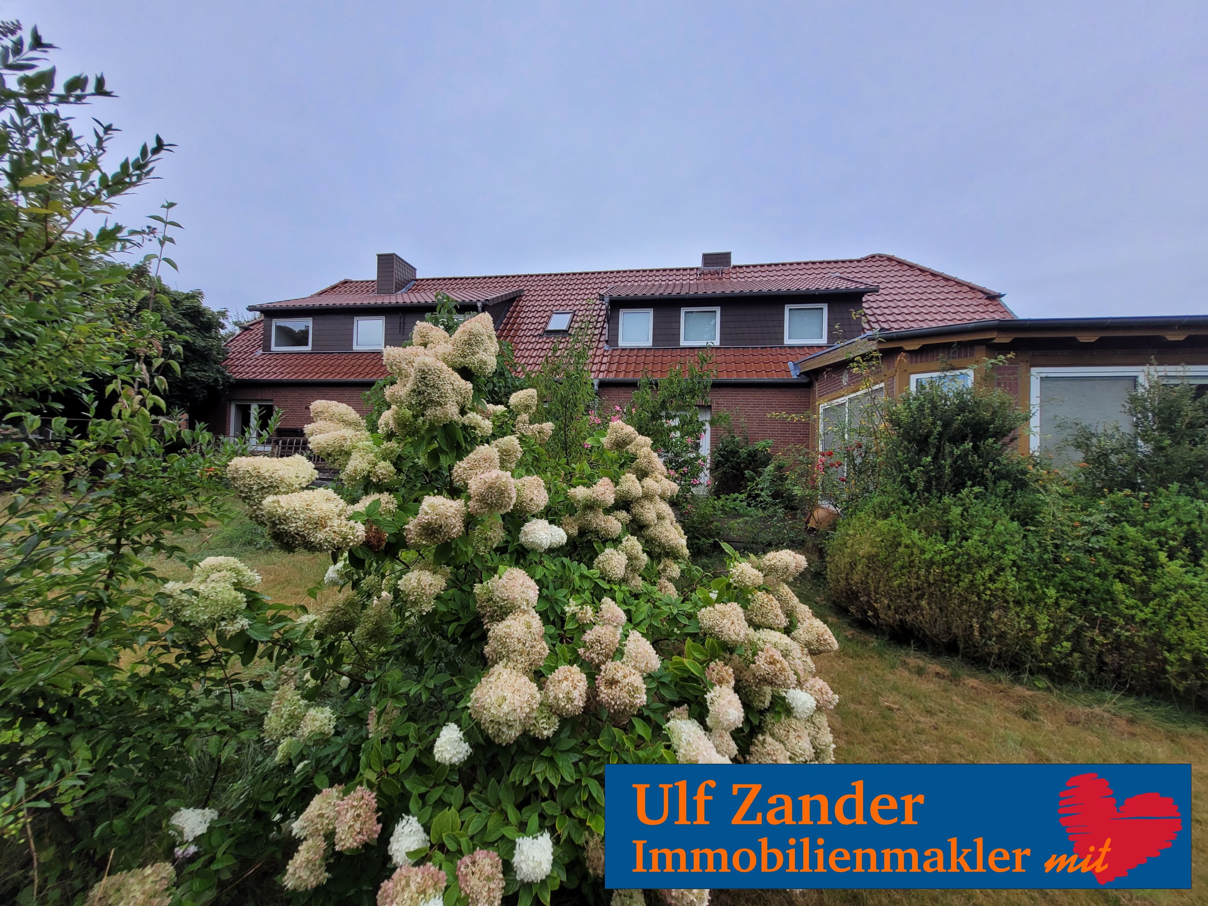 Mehrfamilienhaus zum Kauf 399.000 € 14 Zimmer 383,6 m²<br/>Wohnfläche 1.669 m²<br/>Grundstück ab sofort<br/>Verfügbarkeit Alte Dorfstr. Eddelstorf Altenmedingen 29575