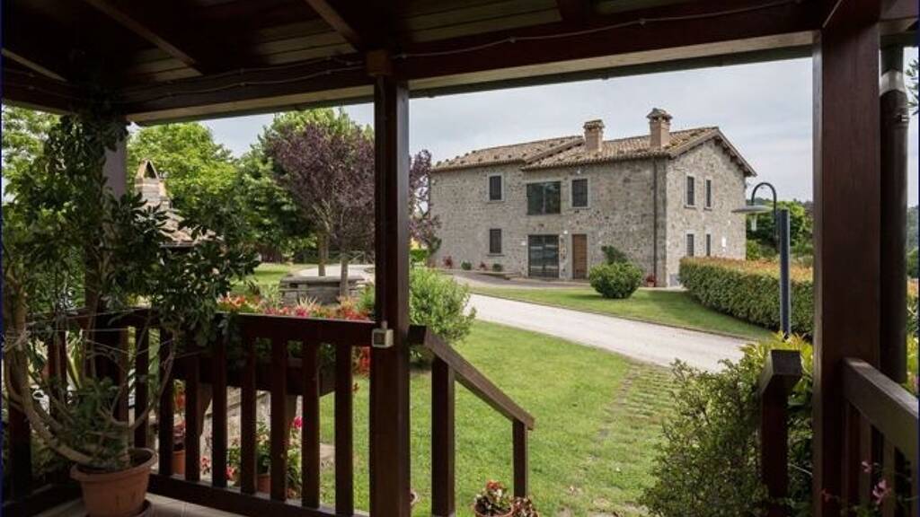 Bauernhaus zum Kauf 2.500.000 € 12 Zimmer 825 m² 25.000 m² Grundstück Montefiascone 01027