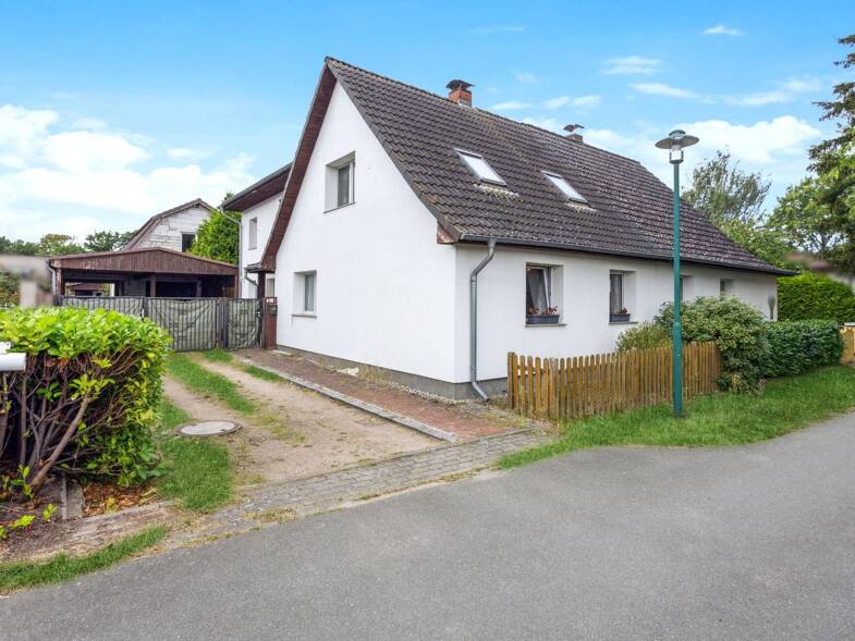 Doppelhaushälfte zum Kauf 139.000 € 9 Zimmer 180 m² 958 m² Grundstück Neustadt-Glewe Neustadt-Glewe 19306