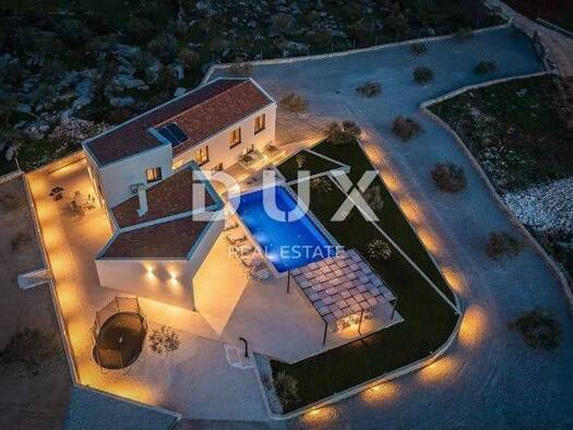 Einfamilienhaus zum Kauf 1.675.000 € 6 Zimmer 310 m² 7.000 m² Grundstück Trogir 21220
