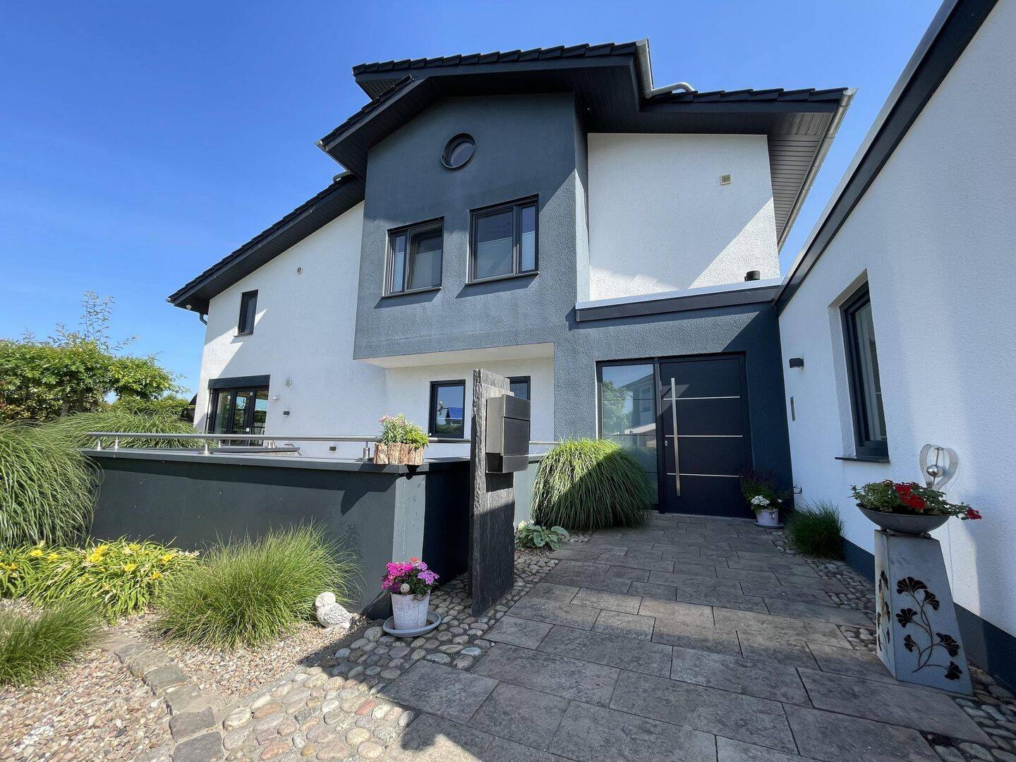 Immobilie in Hemsloh - +++ Exklusives Wohnen auf höchstem Niveau - Stilvolle Familienresidenz mit Weitblick in Rehden +++ - Bild 2