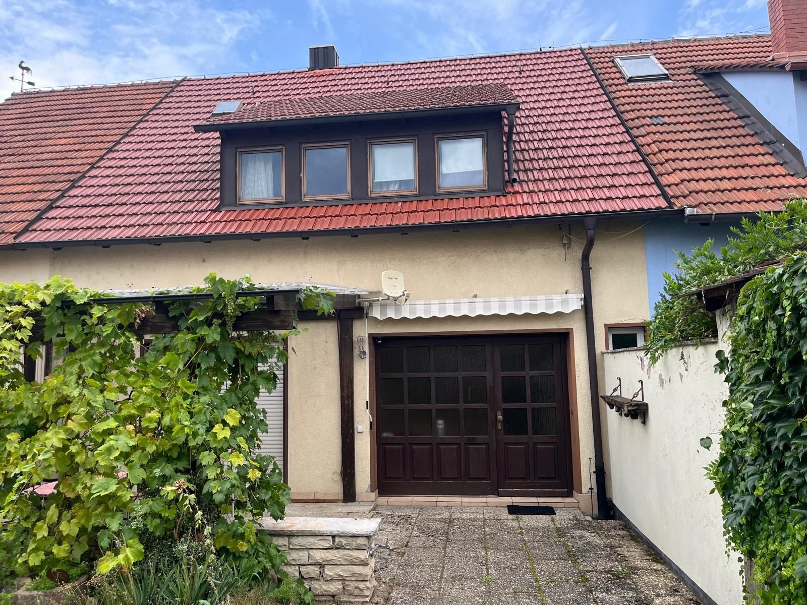 Reihenmittelhaus zum Kauf 439.000 € 5 Zimmer 120 m²<br/>Wohnfläche 405 m²<br/>Grundstück ab sofort<br/>Verfügbarkeit Höfen Nürnberg 90431