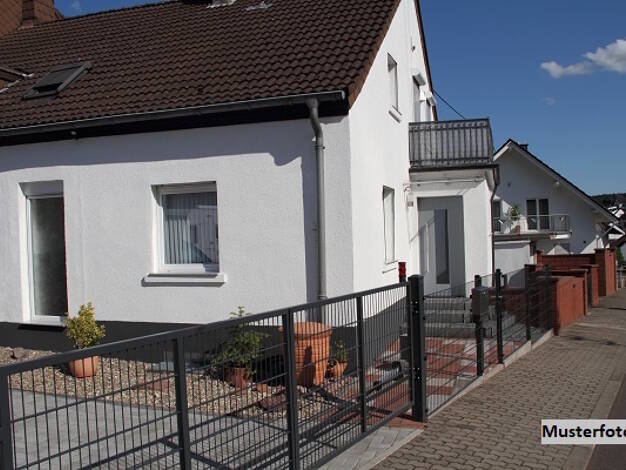 Doppelhaushälfte zum Kauf 131.000 € 1 Zimmer 122 m² 564 m² Grundstück Stechow Stechow-Ferchesar 14715