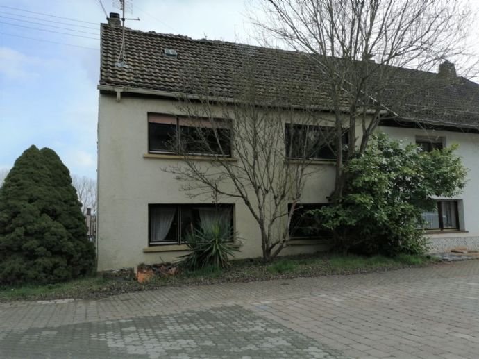 Einfamilienhaus zum Kauf 6 Zimmer 200 m²<br/>Wohnfläche 160 m²<br/>Grundstück ab sofort<br/>Verfügbarkeit Emmersweiler Großrosseln 66352