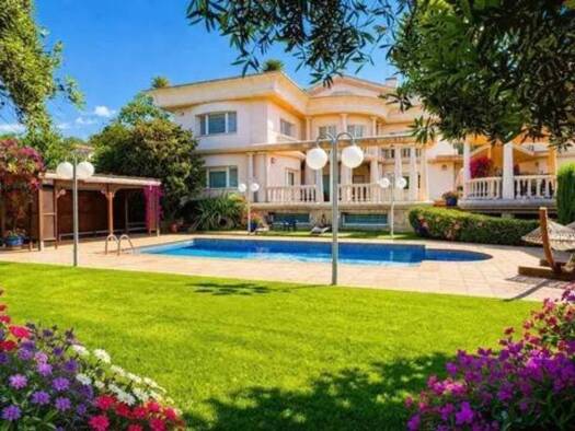 Chalet zum Kauf 1.300.000 € 6 Zimmer 941 m² Santa Susanna 08398
