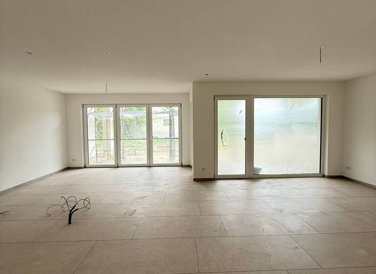 Wohnung zur Miete - Neubau 1.690 € 3,5 Zimmer 111,8 m²<br/>Wohnfläche EG<br/>Geschoss 15.07.2025<br/>Verfügbarkeit Staufenstraße 14 Hilzingen Hilzingen 78247