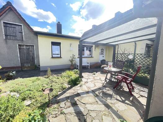 Doppelhaushälfte zum Kauf 113.000 € 3 Zimmer 90 m² 576 m² Grundstück Hillersleben 39343