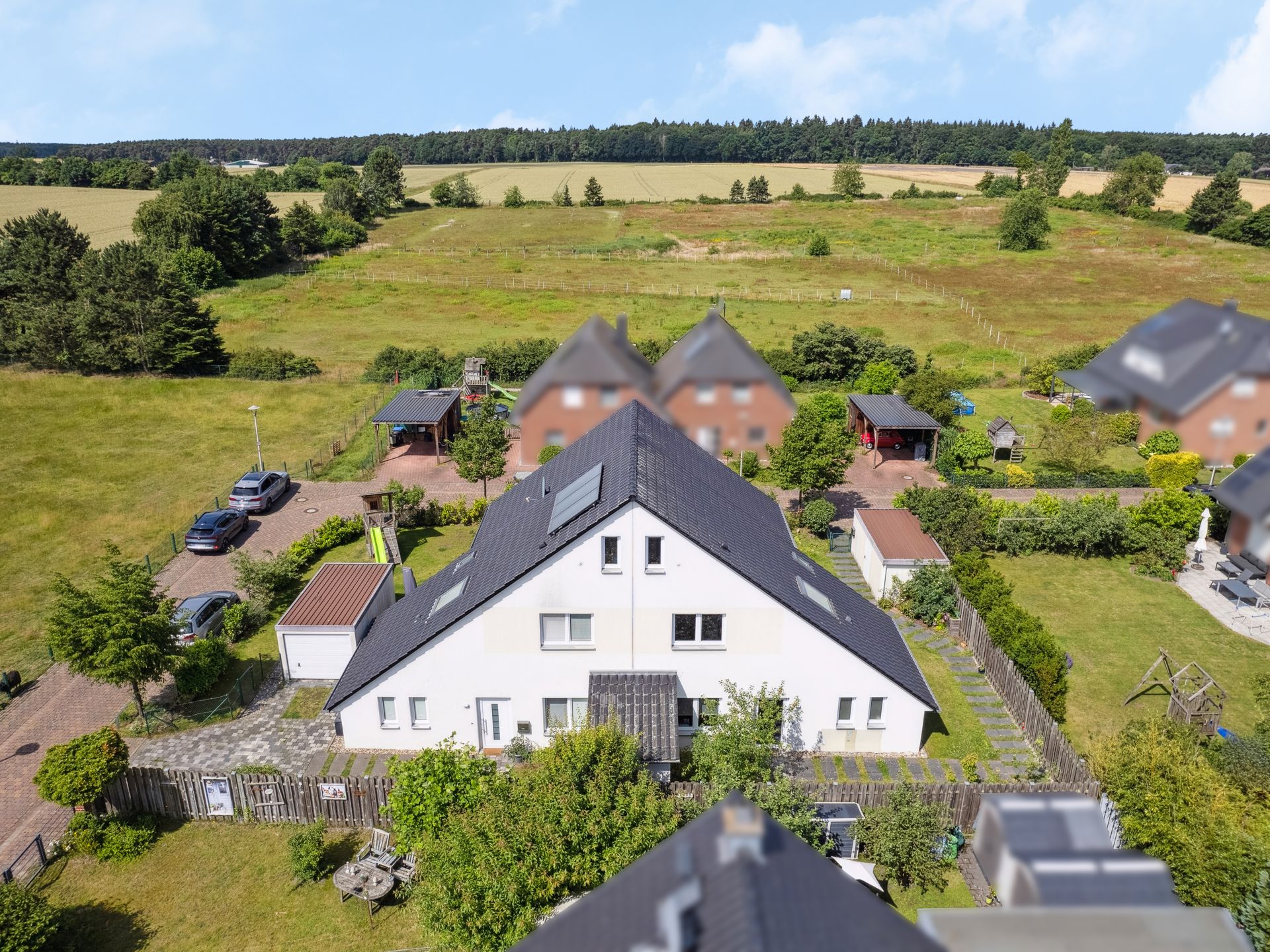 Mehrfamilienhaus zum Kauf 800.000 € 8 Zimmer 261 m²<br/>Wohnfläche 691 m²<br/>Grundstück Wettmar Burgwedel 30938