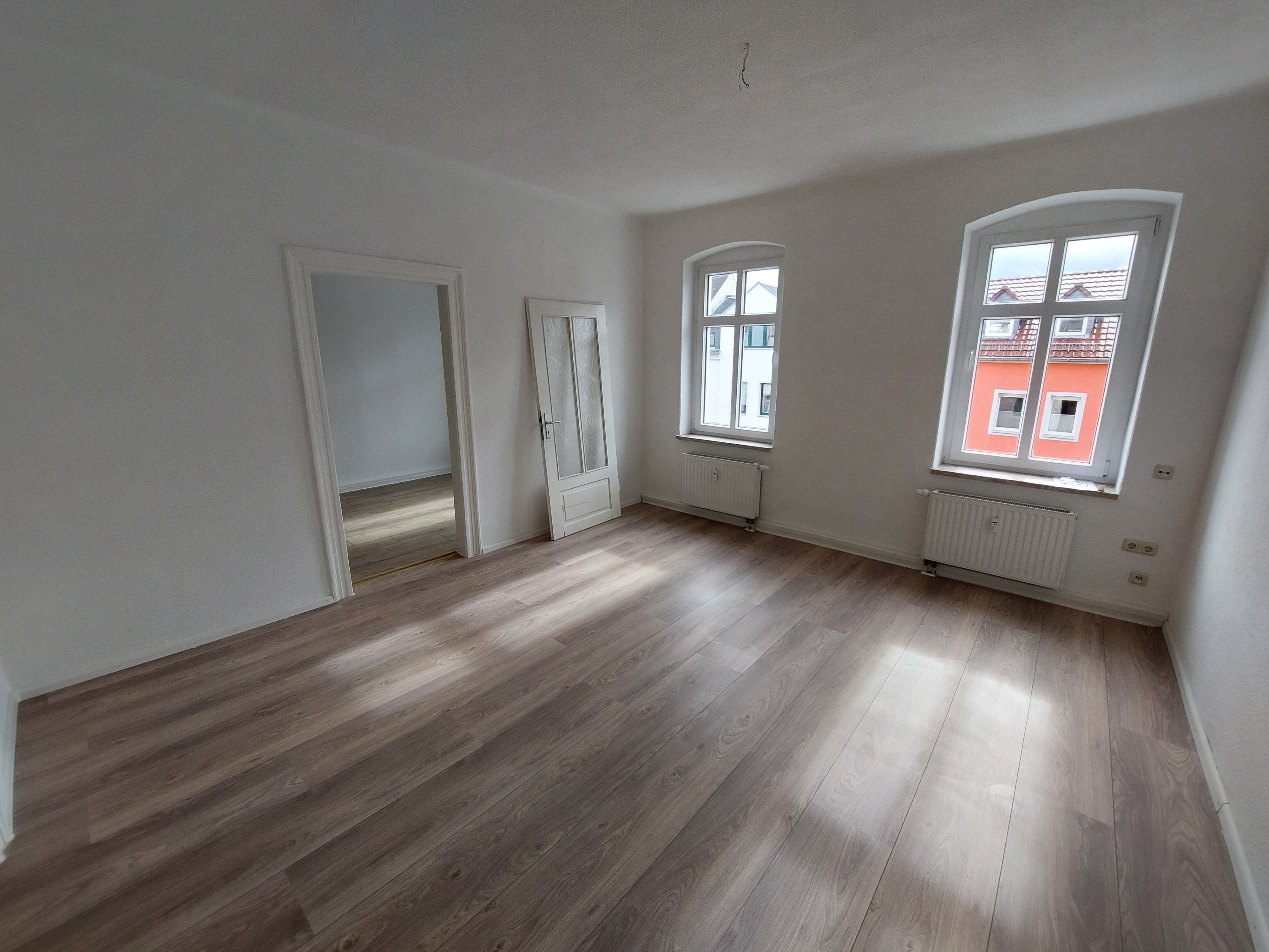 Wohnung zur Miete 450 € 5 Zimmer 97 m²<br/>Wohnfläche 1.<br/>Geschoss ab sofort<br/>Verfügbarkeit Roßwein Roßwein 04741