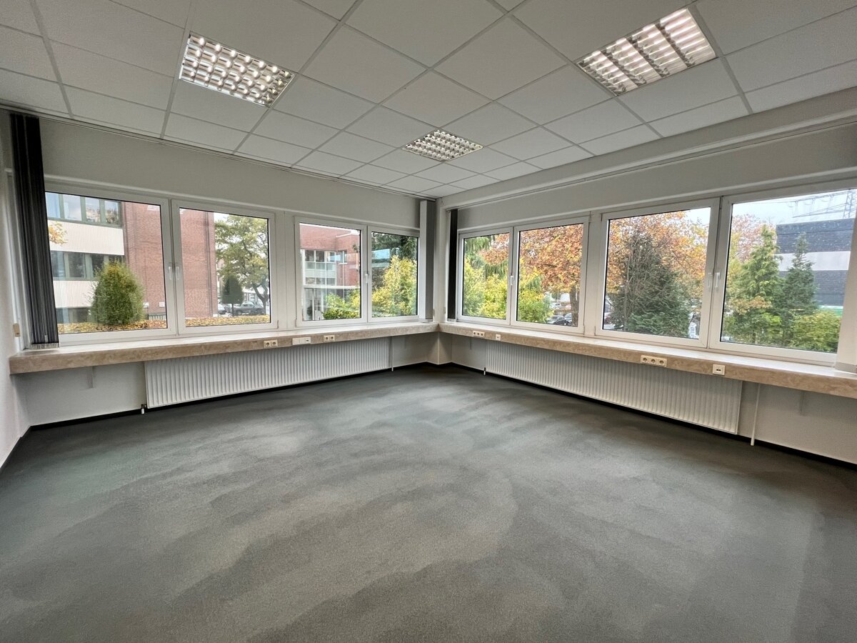 Bürofläche zur Miete 2.151 € 179,3 m²<br/>Bürofläche Tonndorf Hamburg 22045