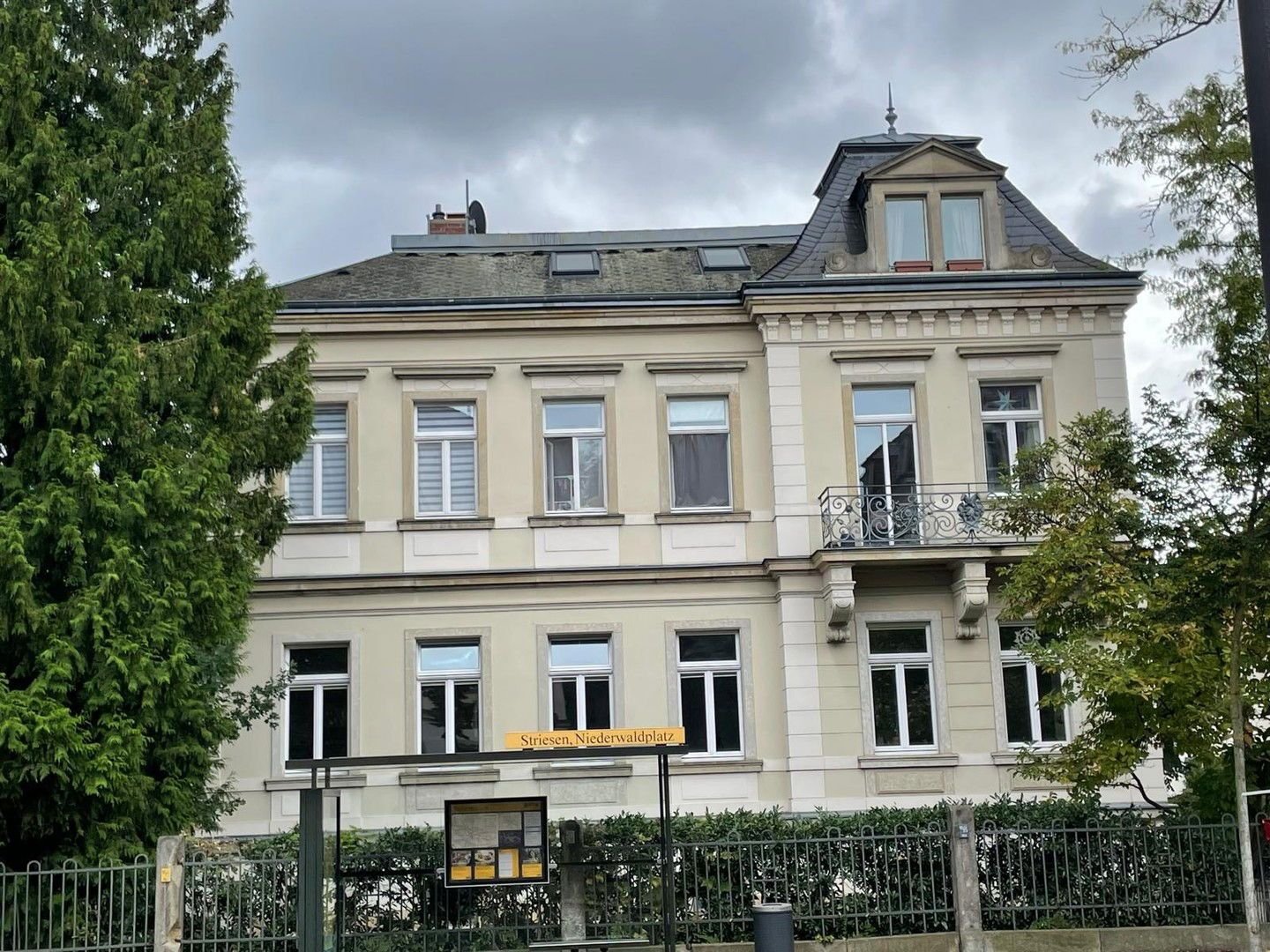 Stadthaus zum Kauf provisionsfrei 1.590.000 € 16 Zimmer 442 m²<br/>Wohnfläche 810 m²<br/>Grundstück Seidnitz-Nord (Schlottwitzer Str.) Dresden 01277