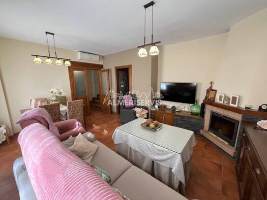 Reihenhaus zum Kauf 250.000 € 5 Zimmer 200 m² Adra 04770