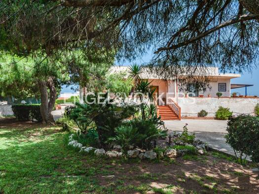 Villa zum Kauf 300.000 € 3 Zimmer 210 m² 1.800 m² Grundstück Siracusa 96100