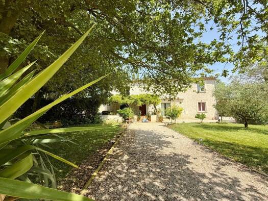 Haus zum Kauf 966.000 € 377 m² 6.000 m² Grundstück Noves 13550