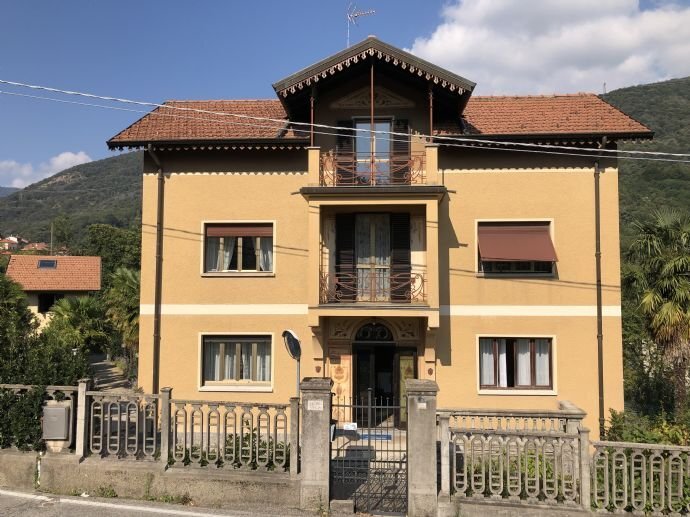 Villa zum Kauf 525.000 € 8 Zimmer 190 m²<br/>Wohnfläche 1.150 m²<br/>Grundstück ab sofort<br/>Verfügbarkeit Via Libertà 9 Due Cossani 21010