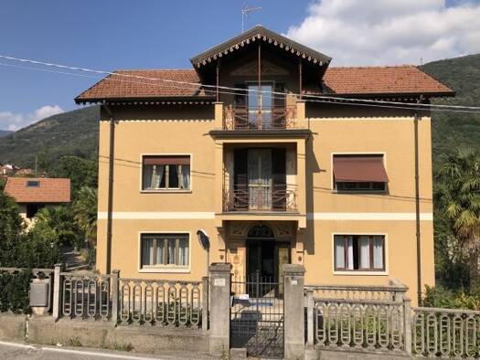 Villa zum Kauf 525.000 € 8 Zimmer 190 m² 1.150 m² Grundstück frei ab sofort Via Libertà 9 Due Cossani 21010