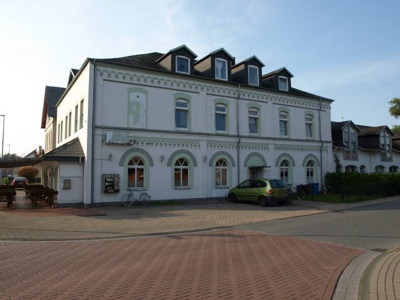 Wohnung zur Miete 749 € 4 Zimmer 115 m² 2. Geschoss Butjadinger Str. 115 Abbehausen Nordenham 26954