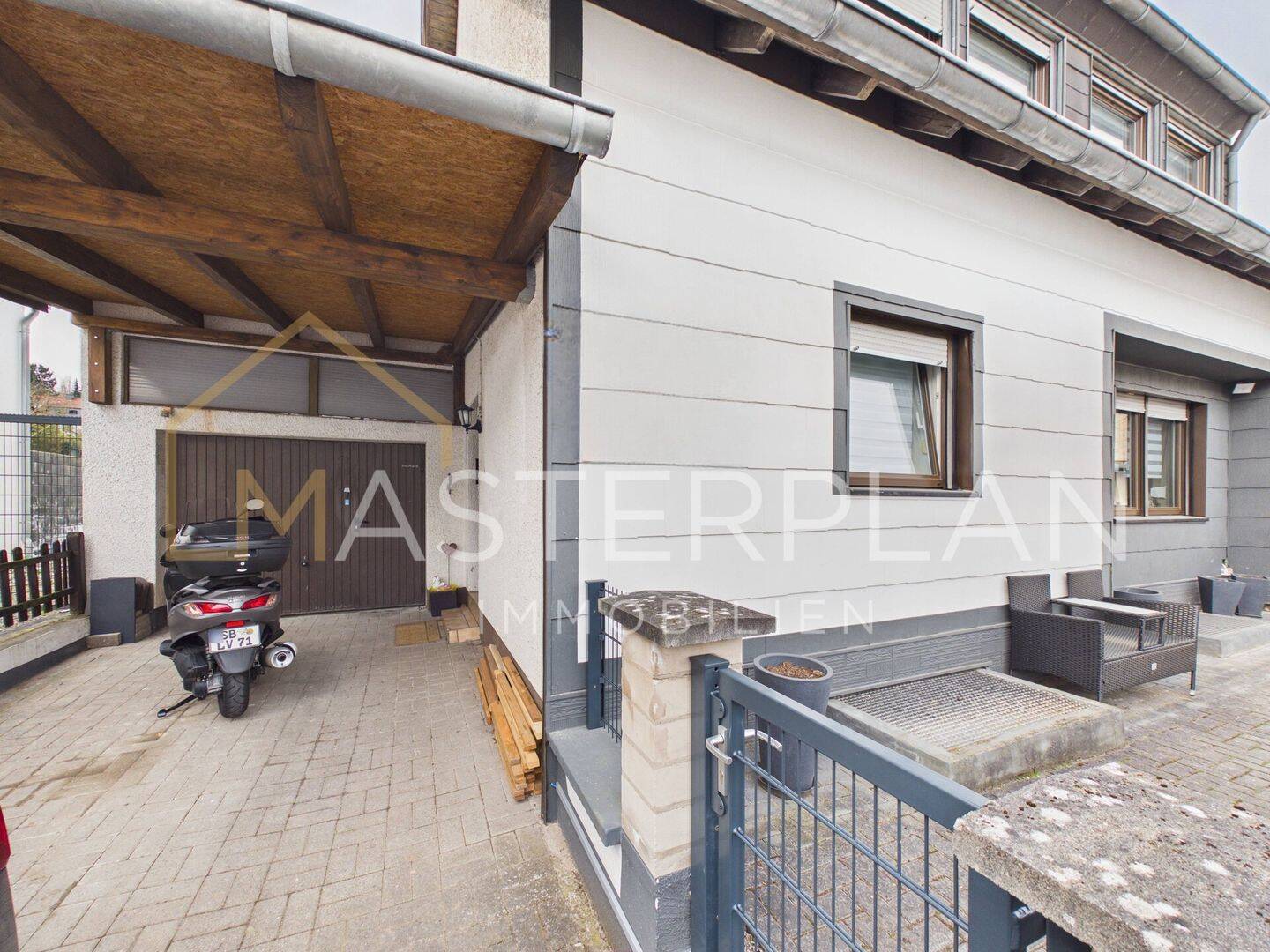 Immobilie in Riegelsberg - 2 Wohnungen. 1 Traumgrundstück. Unzählige Möglichkeiten - Bild 2