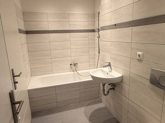 Wohnung zur Miete 1.150 € 4 Zimmer 115,2 m² EG Am Hutenborne 5 Nöda 99195