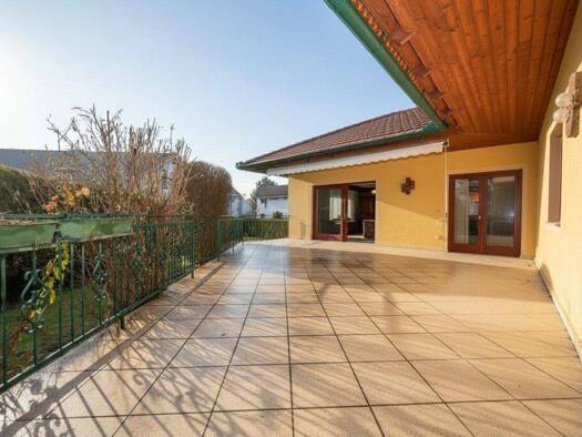 Bungalow zum Kauf 560.000 € 4 Zimmer 130,4 m² 742 m² Grundstück Baden 2500