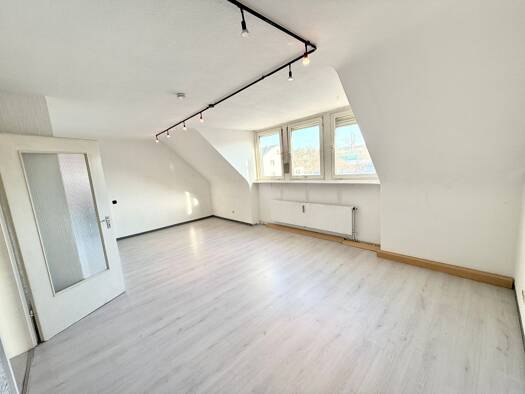 Wohnung zum Kauf provisionsfrei 228.633 € 4 Zimmer 89,7 m² Geschoss 2/2 frei ab sofort Seukendorfer Straße 9 Siegelsdorf Veitsbronn 90587