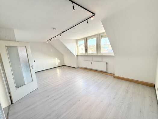 Wohnung zum Kauf provisionsfrei 228.633 € 4 Zimmer 89,7 m² Geschoss 2/2 frei ab sofort Seukendorfer Straße 9 Siegelsdorf Veitsbronn 90587