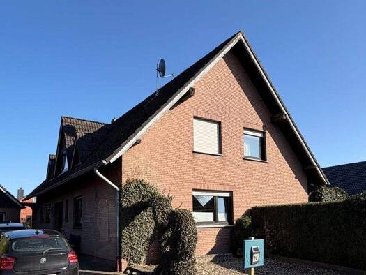 Einfamilienhaus zum Kauf 290.000 € 10 Zimmer 226,1 m² 749 m² Grundstück Neuscharrel Friesoythe 26169
