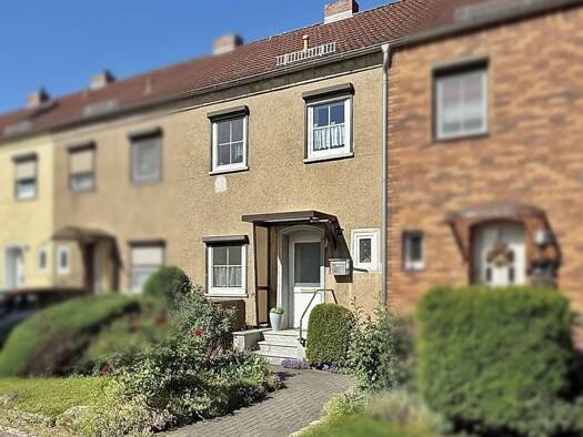 Reihenmittelhaus zum Kauf 208.000 € 3 Zimmer 85 m² 324 m² Grundstück frei ab sofort Damaschkestraße Halle 06130