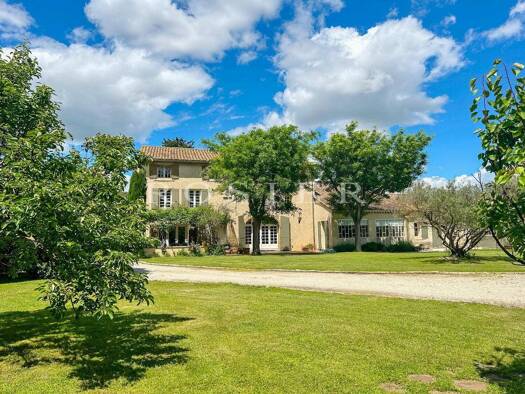 Haus zum Kauf 849.000 € 390 m² 2.215 m² Grundstück Zone Rurale Sud Velleron 84740
