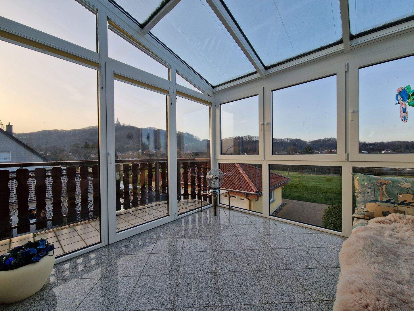 Immobilie in Tholey - Freistehendes 1-2 FH / Generationenhaus mit Garten / Garagen / Fernblick     in ruhige Lage /66636 Tholey - Bild 4