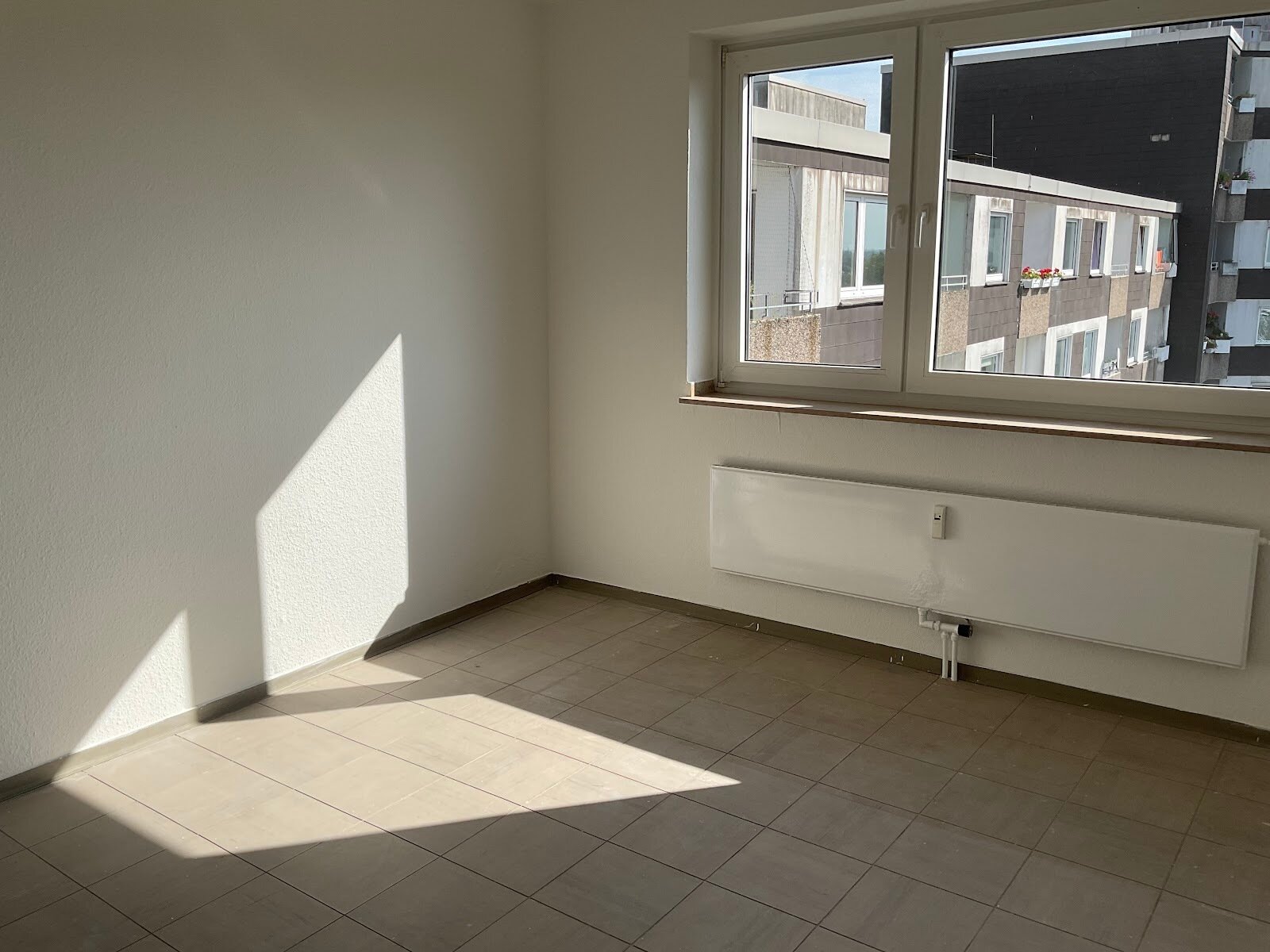 Wohnung zur Miete nur mit Wohnberechtigungsschein 389 € 3 Zimmer 78,4 m²<br/>Wohnfläche 5.<br/>Geschoss ab sofort<br/>Verfügbarkeit Gartenstraße 160 Neumühl Duisburg 47167